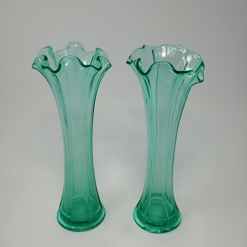 VTG Uranium Vaseline Green Ruffle Swung Glass Vase, EACH - Picture 3 of 3
